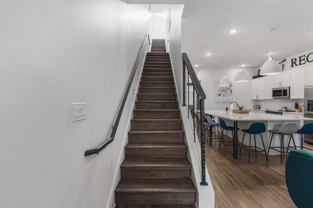 Spacious Home With Large Patio Rooftop Deck And Garage Нашвил Екстериор снимка